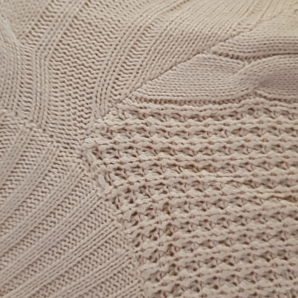 Elegant Beige Cable Knit Sweater - Picture 4 of 8